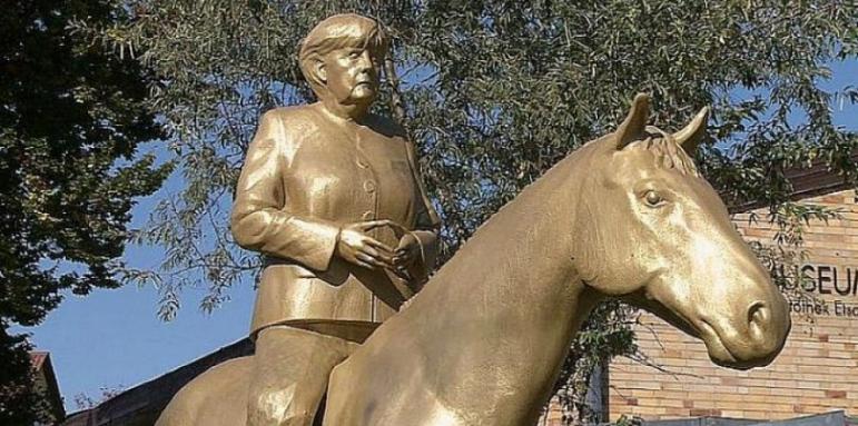 Нов паметник - Меркел на кон. Германия се изуми